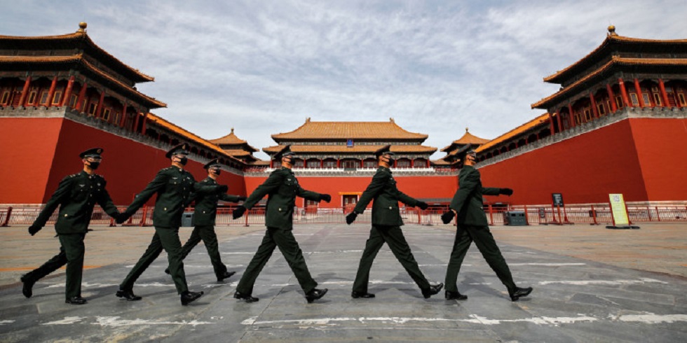 Αγρια κόντρα Κίνας–ΗΠΑ για τον κορωνοϊό -«Ισως τον έφερε ο αμερικανικός στρατός στην Ουχάν», λέει Κινέζος αξιωματούχος
