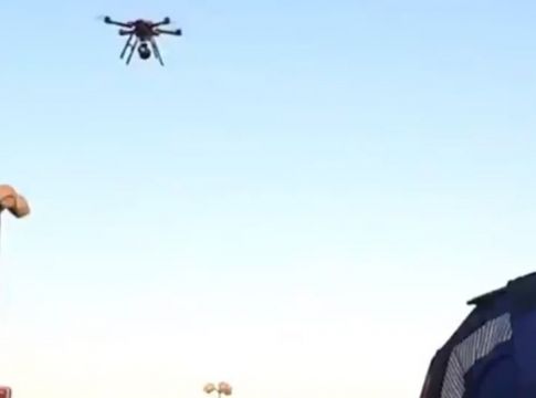 Θα τα δούμε και εδώ όπως πάμε! Ισπανία: Drones καλούν τους πολίτες να κλειστούν στα σπίτια τους – Δείτε βίντεο