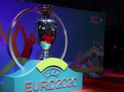 Εδώ και τώρα μετάθεση του Εuro για το επόμενο καλοκαίρι