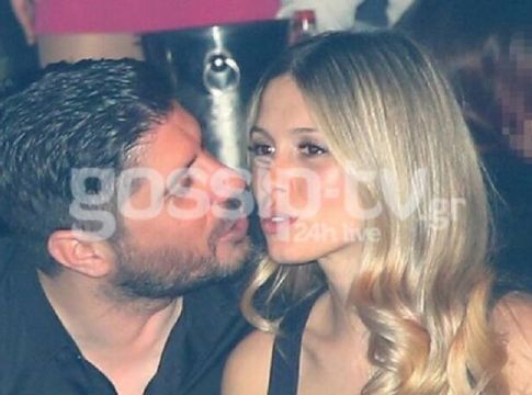 Tι τρελός έρωτας είναι αυτός; Την κοιτά στα μάτια και… λιώνει! (photos)