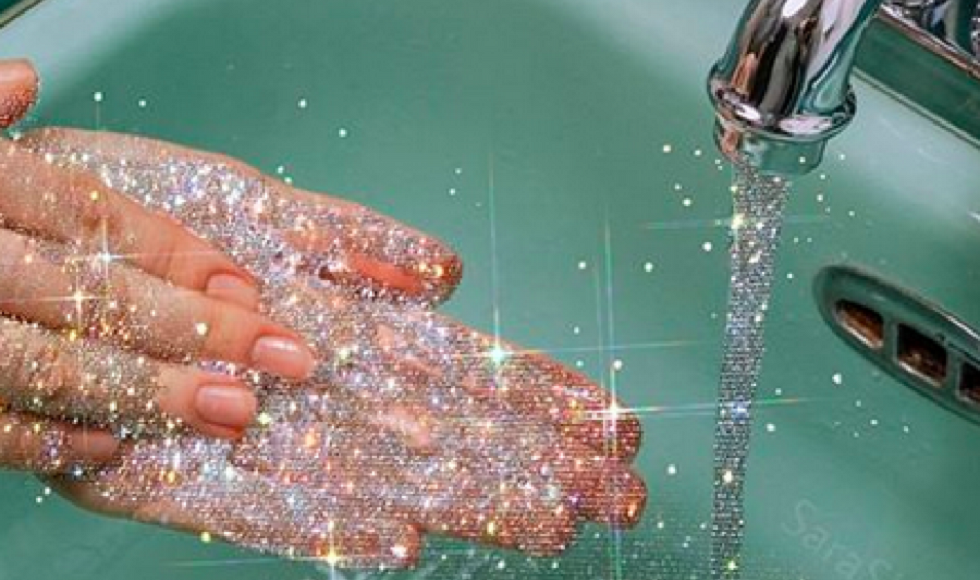 Αντισηπτικό τζελ VS πλύσιμο χεριών με σαπούνι: Τι ισχύει τελικά; Γιατρός δίνει τις απαντήσεις