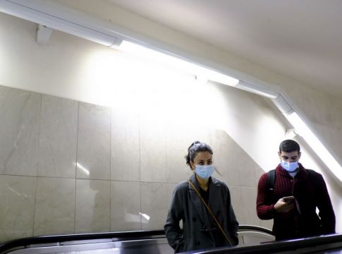 Κορωνοϊός : Η «ταυτότητα» των νέων κρουσμάτων – Ανησυχία για την εγχώρια εξάπλωση