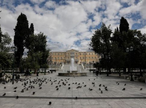 Κορωνοϊός: Στην αρχή της μάχης η Ελλάδα, λένε Τσιόδρας-Μόσιαλος – Ο στόχος της επόμενης ημέρας