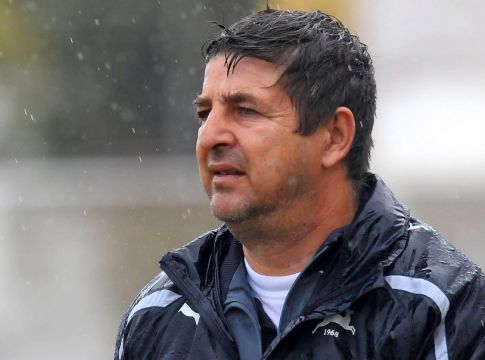 Θλίψη: Ο Σκαρτάδος πουλάει σουβλάκια έξω από την Τούμπα (pics)