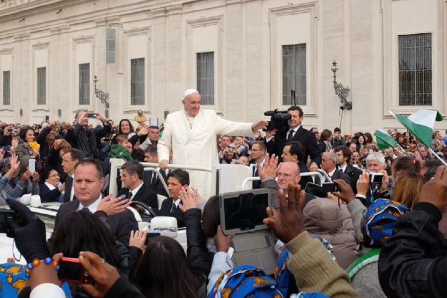 Κορωνοϊός: Το Βατικανό δίνει πλήρη άφεση αμαρτιών σε όσους έχουν πληγεί από την πανδημία