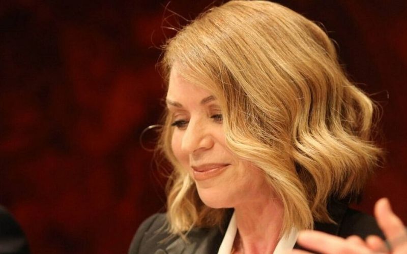 Έλλη Στάη: Η επίσημη εμφάνιση και η λεπτομέρεια που απογείωσε το «αυστηρό» σύνολό της (Photos)