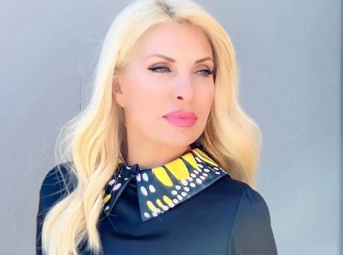 Κορονοϊός-Μένουμε σπίτι: Έτσι περνά η Μενεγάκη στο σπίτι με τα παιδιά – Δημιουργικά και ευχάριστα