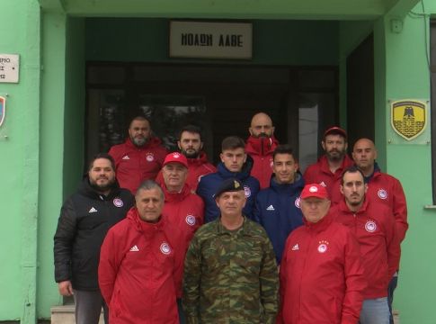 Αντιπροσωπεία της Ακαδημίας του Ολυμπιακού στην αποστολή βοήθειας στα σύνορα (pics)