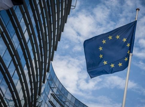 Κορονοϊός: Η Ευρώπη χαλαρώνει με πολλή προσοχή τα μέτρα περιορισμού