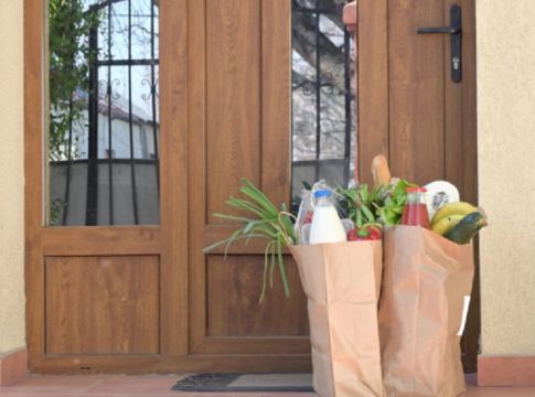 Κορωνοϊός-Σούπερ μάρκετ: Τι να προσέχετε όταν παραλαμβάνετε τα ψώνια στο σπίτι