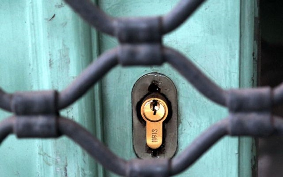 Κορωνοϊός : Καθολικό κλείσιμο των εμπορικών καταστημάτων προτείνει ο ΕΣΘ