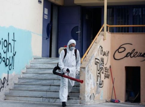 Κοροναϊός : Σε εγρήγορση οι αρχές – Προληπτικό κλείσιμο σχολείων στη χώρα