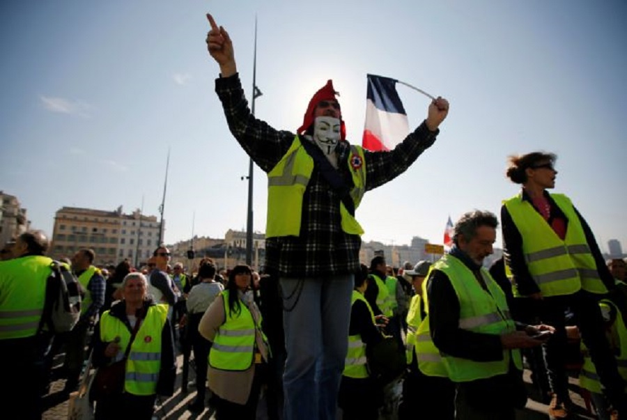 Κορωνοϊός – Γαλλία : Τα «κίτρινα γιλέκα» αψηφούν τα μέτρα – Η αστυνομία κλείνει το κέντρο του Παρισιού