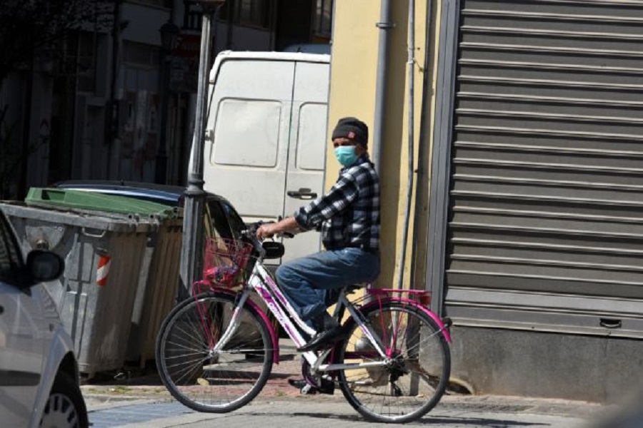 Κορωνοϊός: Στην Αθήνα προμήθεια υγειονομικού υλικού – Έφτασαν στο Ελ. Βενιζέλος 1,7 εκατ. μάσκες