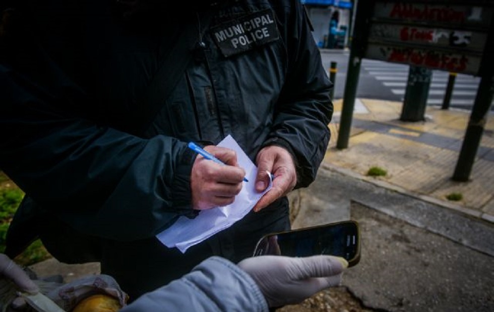 Κορωνοϊός: Μόνο σε μία μέρα σημειώθηκαν 1.631 παραβάσεις της απαγόρευσης κυκλοφορίας