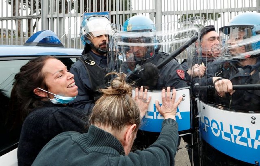 Κοροναϊός : Στις φλόγες φυλακή στην Ιταλία – Κύμα εξεγέρσεων κρατουμένων