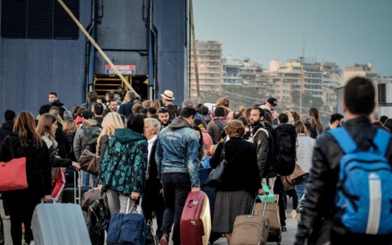 Ο νέος «χάρτης» σε μετακινήσεις από σήμερα: Όλοι οι νέοι κανόνες για επιβάτες σε πλοία και αεροπλάνα