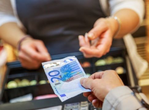 Κορωνοϊός: Το μήνυμα από μια υπάλληλο σούπερ μάρκετ που πρέπει να διαβάσετε