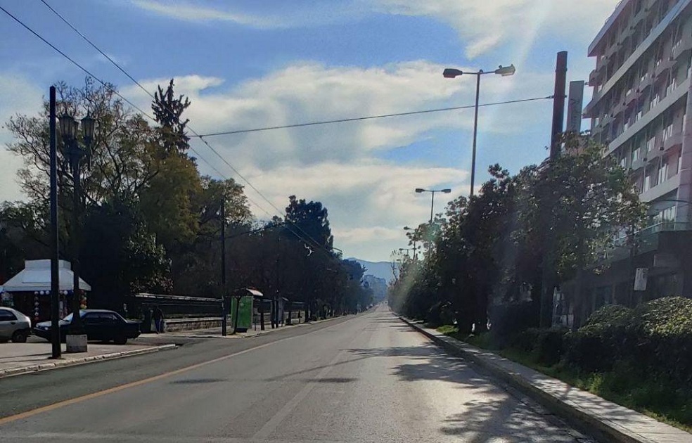 Κορωνοϊός : Άδειοι οι δρόμοι της Αθήνας το πρωί της Κυριακής