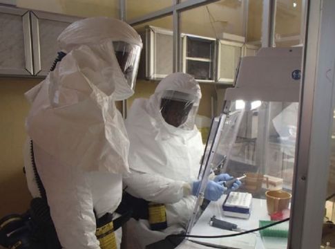 Κοροναϊός: Θεραπεία με έγχυση πλάσματος πρώην ασθενών πιθανόν να λειτουργήσει ως φάρμακο