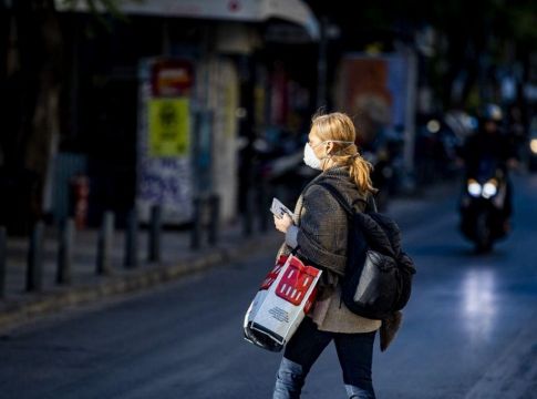 Κορονοϊός: Η πανδημία φοβίζει τους Έλληνες – Το 83% ανησυχεί για τον ιό