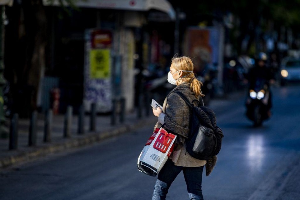 Κορονοϊός: Η πανδημία φοβίζει τους Έλληνες – Το 83% ανησυχεί για τον ιό