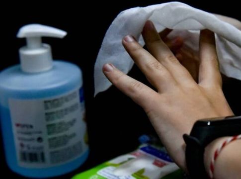 Έτσι θα καθαρίσετε το σπίτι σας εν μέσω κορονοϊού (video)
