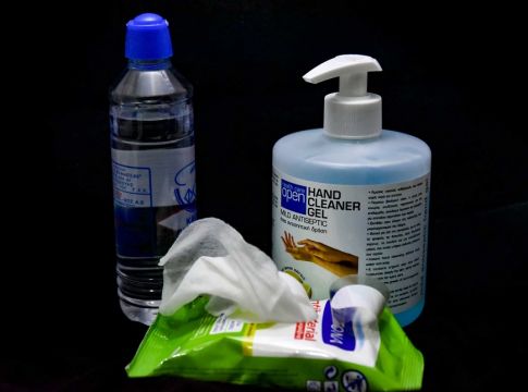 Σούπερ μάρκετ στη Δανία βάζει τα γυαλιά στους πάντες! Έτσι δεν… εξαφανίζονται τα αντισηπτικά