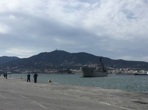 Μυτιλήνη: Για τρεις ημέρες θα παραμείνουν σε αρματαγωγό περίπου 500 μετανάστες