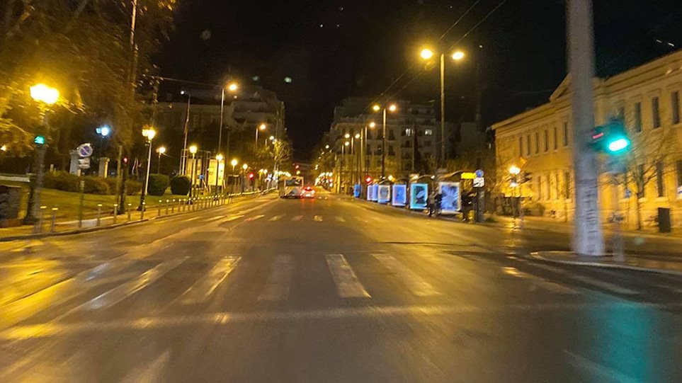 Κορωνοϊός… Σάββατο βράδυ: Πόλη-φάντασμα η Αθήνα