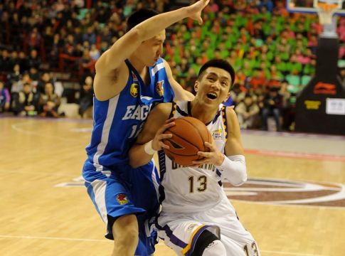 Στην Κίνα απειλούν τους ξένους παίκτες για να επιστρέψουν