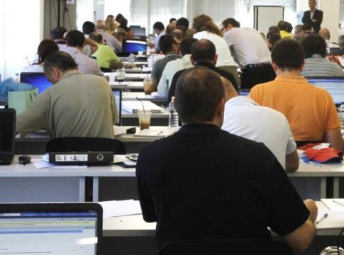Καλά τα μέτρα της κυβέρνησης για τα μαγαζιά. Με τους ιδιωτικούς υπαλλήλους τι γίνεται όμως;;;
