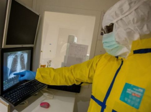 Κορονοϊός: Τρομακτικό βίντεο δείχνει πόση βλάβη προκαλεί στους πνεύμονες ο ιός SARS-CoV-2 [vid]