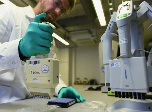 Κορωνοϊός – Έλληνας γιατρός στην Ισπανία: Χρησιμοποιούμε σακούλες σκουπιδιών για ποδιές