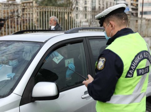 Κορονοϊός: Πιο αυστηροί έλεγχοι για τα μέτρα από την Πέμπτη