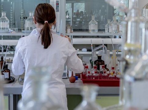 Κορωνοϊός: Πώς μεταλλάχθηκε από τότε που έκανε την εμφάνισή του στην Κίνα