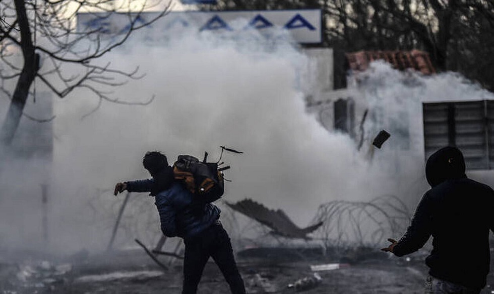 Κανονική εισβολή στον Έβρο! Allahu Akbar από τους Τούρκους εισβολείς που πετροβολούν τον στρατό μας (ΒΙΝΤΕΟ)