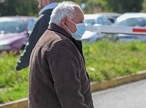 Κορωνοϊός: Ποιες είναι οι ευπαθείς ομάδες – Πώς μπορούν να προστατευθούν