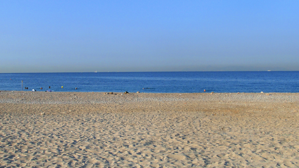 Οι μισές παραλίες με άμμο στην Ελλάδα κινδυνεύουν με εξαφάνιση έως το 2100 λόγω της κλιματικής αλλαγής