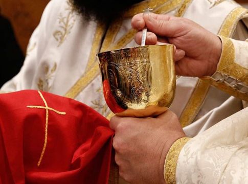 «Τορπίλη» της ΕΕΔΥ στην Εκκλησία! «Ο κορωνοϊός μεταδίδεται και με…»