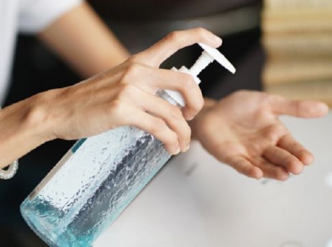 Κορωνοϊός: Μπορούν τα δάχτυλα των χεριών να προβλέψουν πώς θα νοσήσει ο κάθε ασθενής;