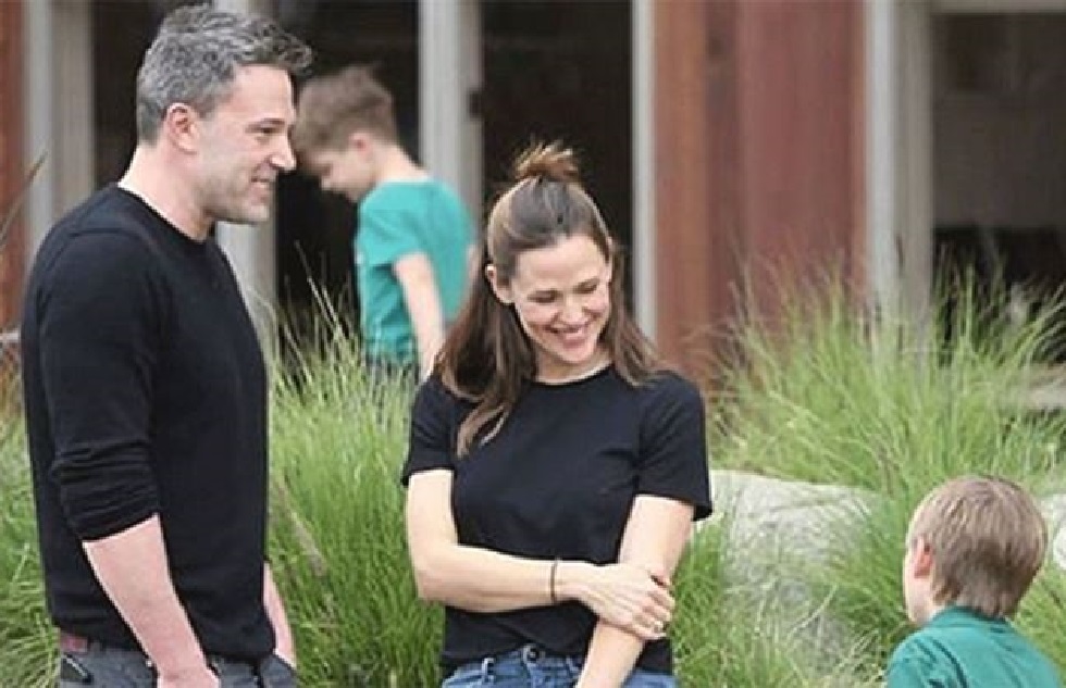 Η δημόσια εμφάνιση του Ben Affleck με την Jennifer Garner μετά την δήλωσή του ότι έχει μετανιώσει για τον χωρισμό τους