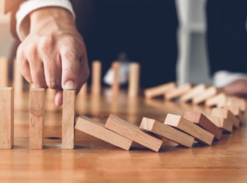 Κορωνοϊός και κοινωνική απόσταση: Δείτε με παράδειγμα πόσο σημαντική είναι για να μειωθεί η διασπορά του ιού
