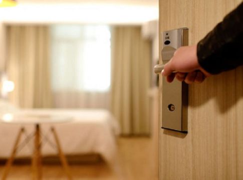 Κορονοϊός: Αυτά είναι τα έξι ξενοδοχεία που μένουν ανοιχτά στην Αττική