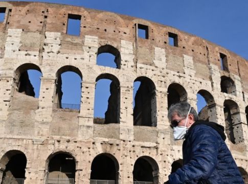 Κορωναϊός: Σταθερά ψηλά τα κρούσματα, μειώνονται οι νεκροί στην Ιταλία