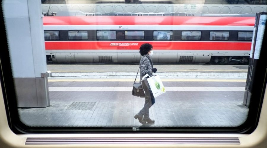 Όπου φύγει, φύγει οι Ιταλοί! Ένταση σε σιδηροδρομικό σταθμό του Μιλάνο. Πανικός στους κατοίκους της Λομβαρδίας