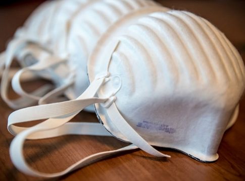 Κορονοϊός: Τελικά… μπορεί να μην τον περιορίσει η ζέστη!