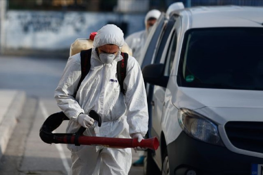 Κορωνοϊός: Συναγερμός στην Ελλάδα μετά τον πρώτο νεκρό – Αυξάνονται τα κρούσματα, νέα έκτακτα μέτρα