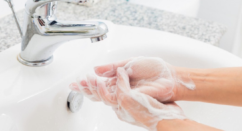 Κορωνοϊός: Πόσες φορές να πλένουμε τα χέρια μας για να μειωθεί κατά 36% ο κίνδυνος λοίμωξης