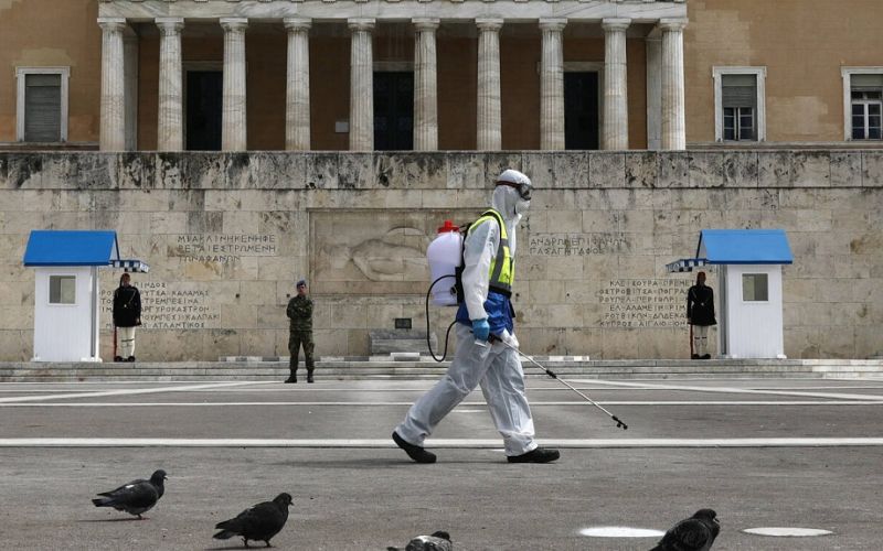 Πότε θα βγούμε από την καραντίνα; Η ημερομηνία – «ορόσημο» – Ποια καταστήματα ανοίγουν